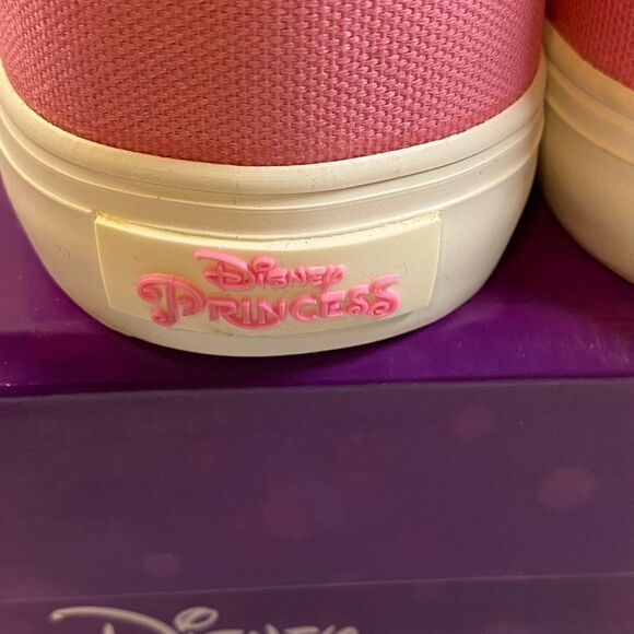 NIB Disney Princess Kids Girls Belle Slip-On Casual Shoes - Multicolor - Size 5 - Picture 8 of 11